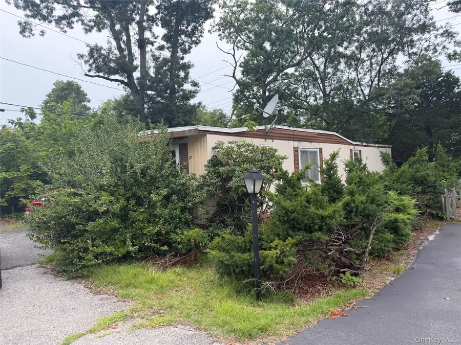 2 Periwinkle Drive, Bohemia, NY 11716 - #2