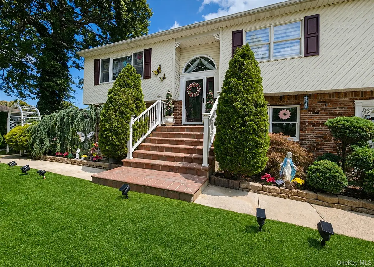 5 Avenue B, Holbrook, NY 11741 - #1