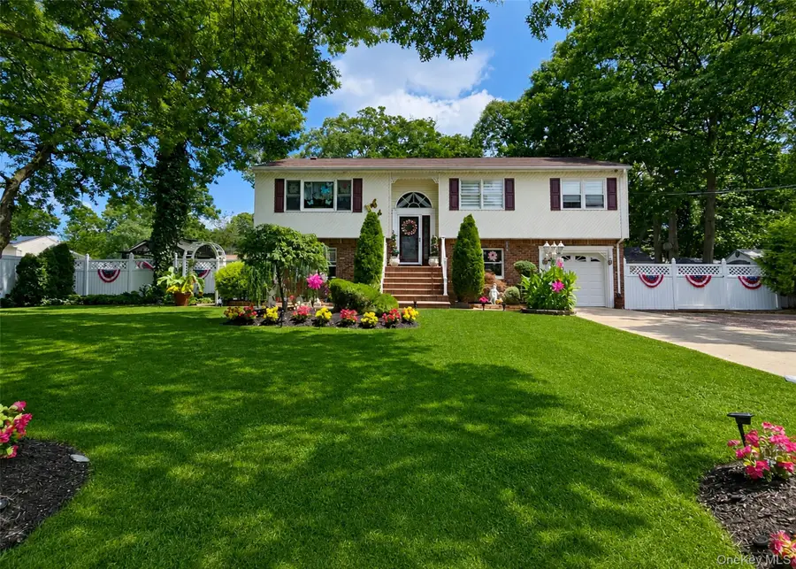 5 Avenue B, Holbrook, NY 11741 - #2