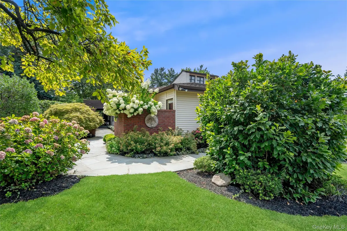 264 Sparrow Drive, Manhasset, NY 11030 - #1
