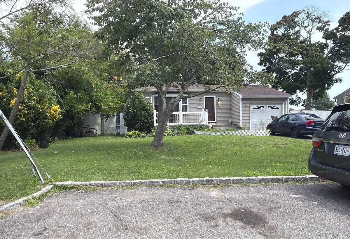 19 Chapman Place, Bay Shore, NY 11706 - #1