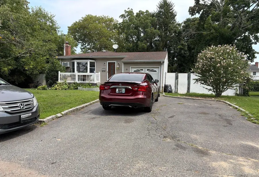 19 Chapman Place, Bay Shore, NY 11706 - #2