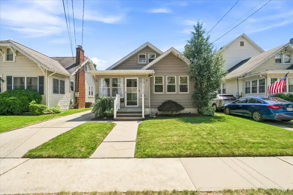 7 Lancaster Street, Lynbrook, NY 11563