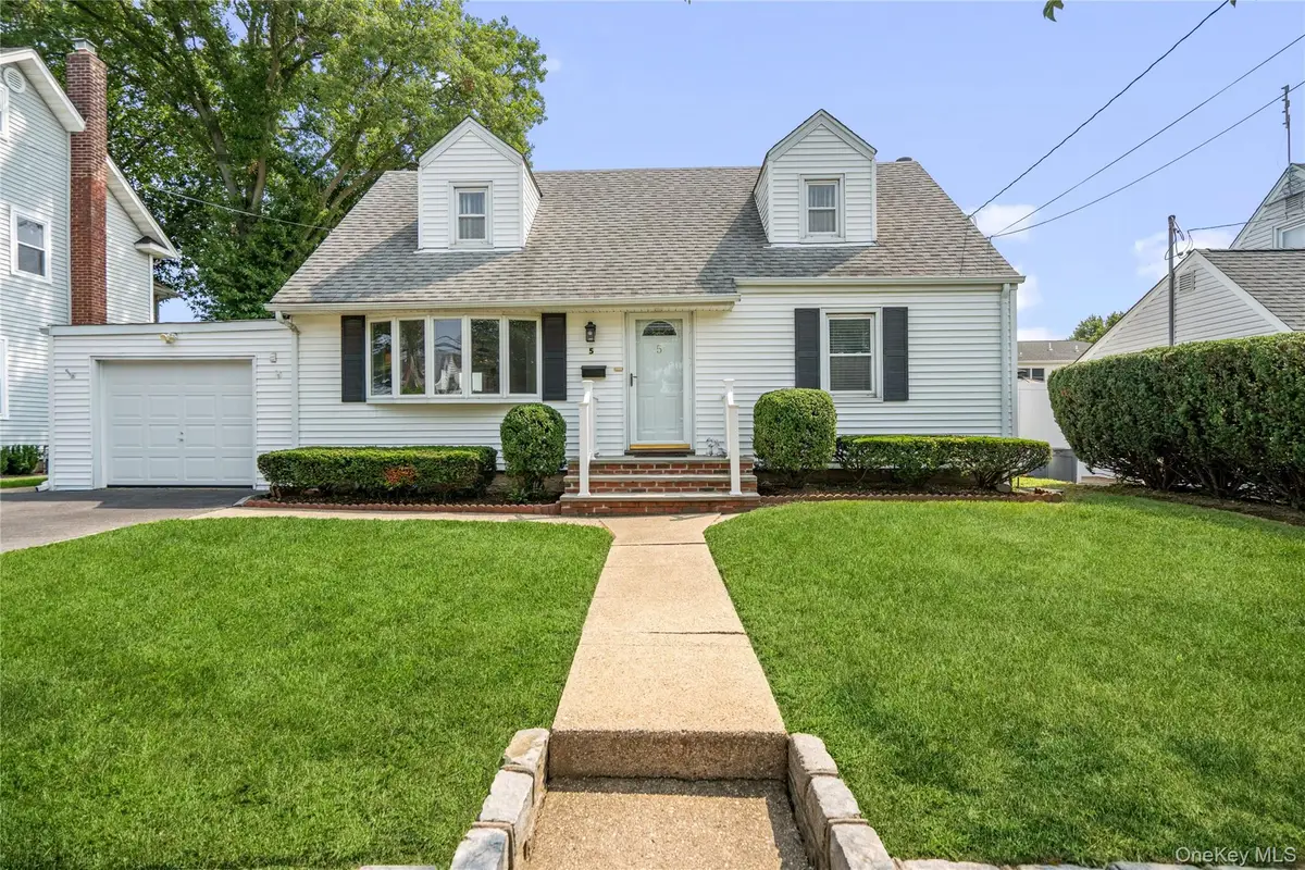 5 Mayfair Lane, Hicksville, NY 11801 - #1