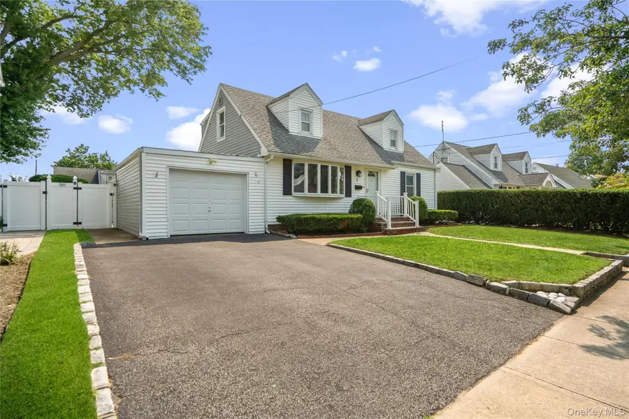 5 Mayfair Lane, Hicksville, NY 11801 - #3