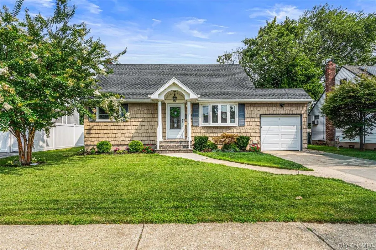 235 N Kings Avenue, Massapequa, NY 11758 - #1