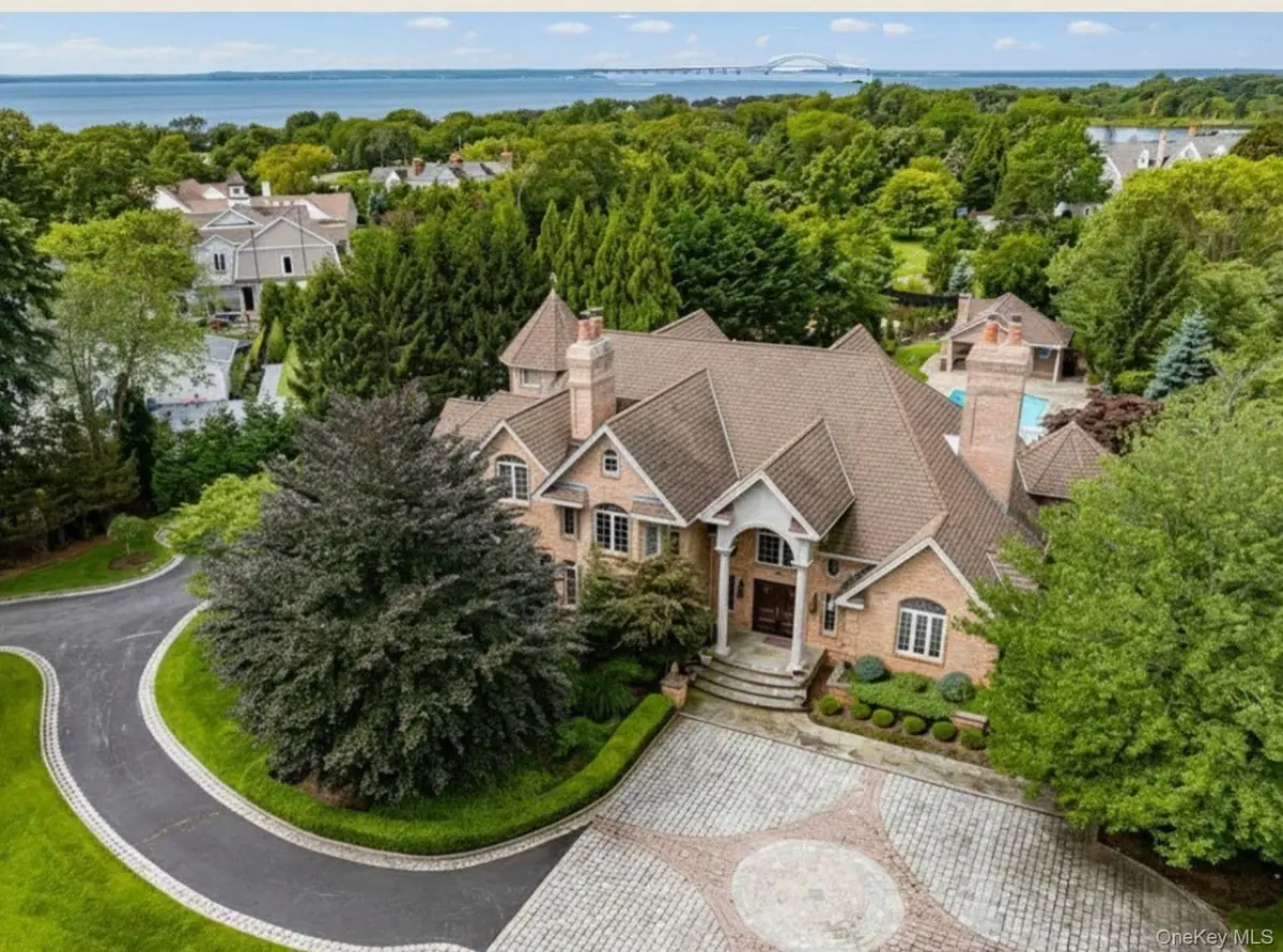 26 The Helm, East Islip, NY 11730 - #1