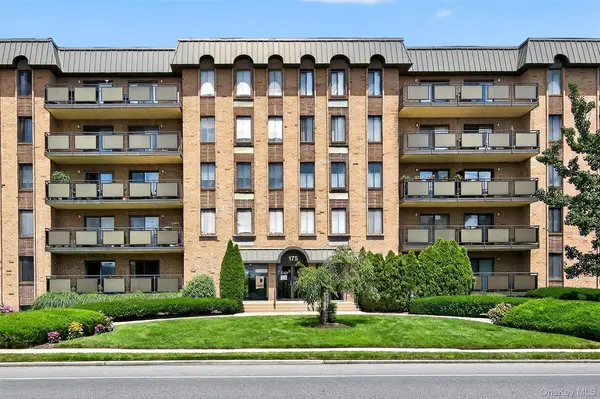 175 Maple Avenue #2M, Westbury, NY 11590