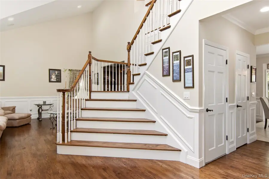 6 Hayloft Court, Smithtown, NY 11787 - #3