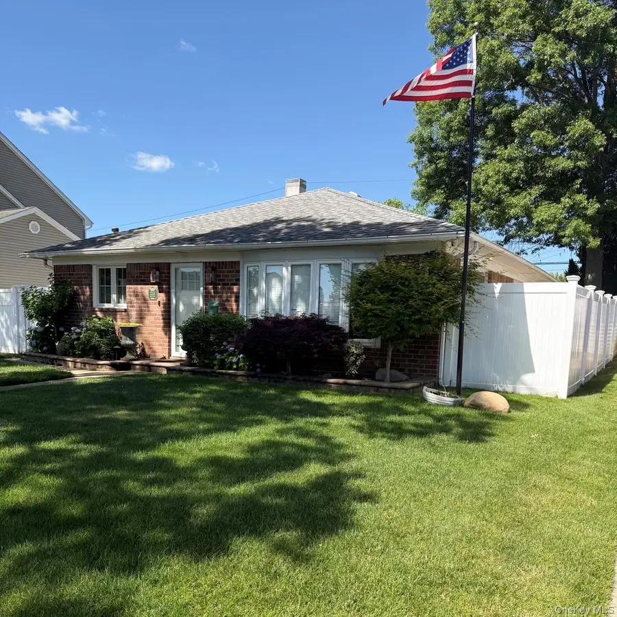 2338 Maple Avenue, Seaford, NY 11783 - #2