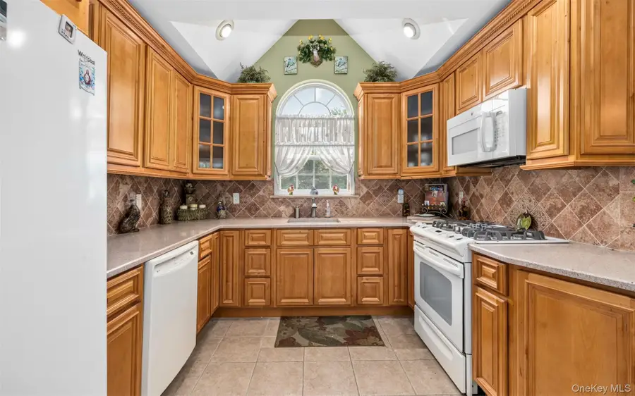 110 Joseph Lane, Dix Hills, NY 11746 - #2