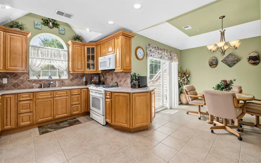 110 Joseph Lane, Dix Hills, NY 11746 - #3
