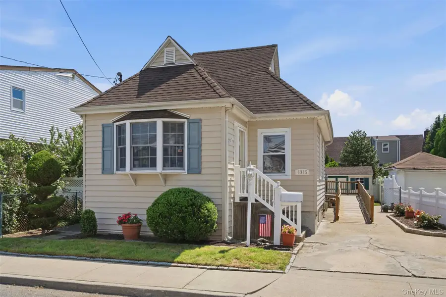 1315 Scimitar Avenue, Elmont, NY 11003 - #2