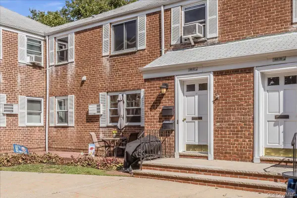 260-57 75th Avenue #2, Glen Oaks, NY 11004