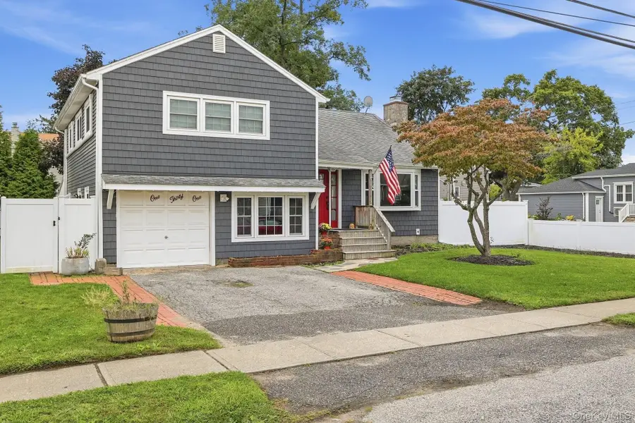 131 Fir Street, Lindenhurst, NY 11757 - #3
