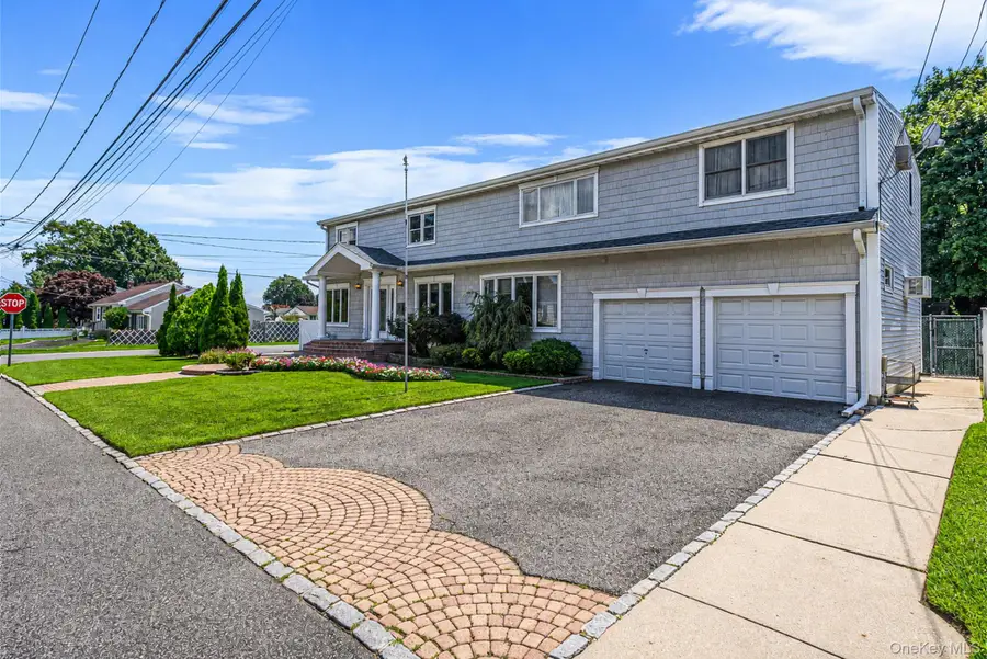 52 Manhattan Avenue, West Babylon, NY 11704 - #3