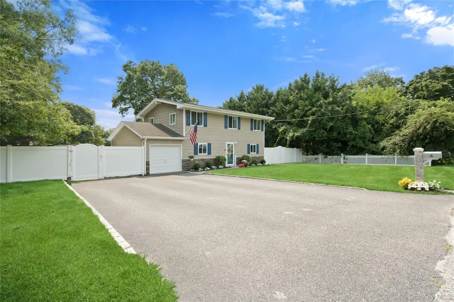 4 Acorn Street, Ronkonkoma, NY 11779 - #2