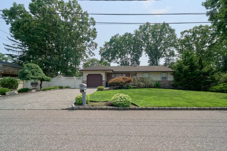 14 Winthrop Place, Deer Park, NY 11729 - #2