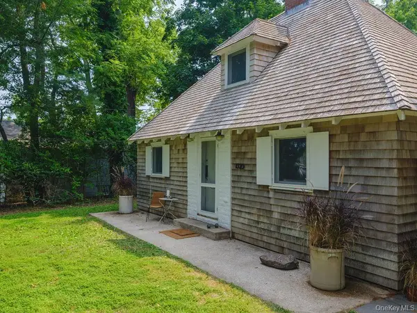 1320 Arshamomaque Avenue, Southold, NY 11971