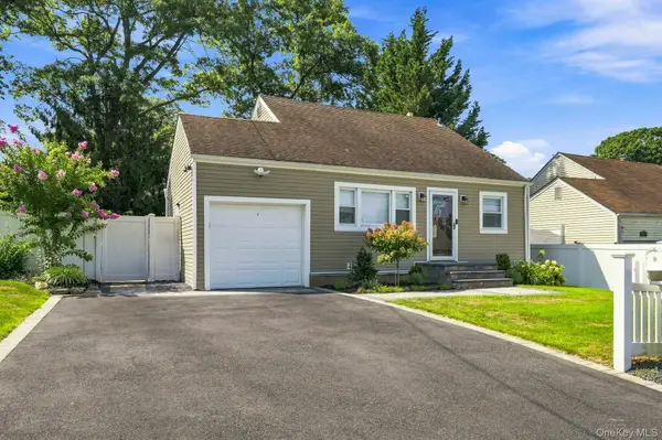 80 E 20th Street, Huntington Station, NY 11746