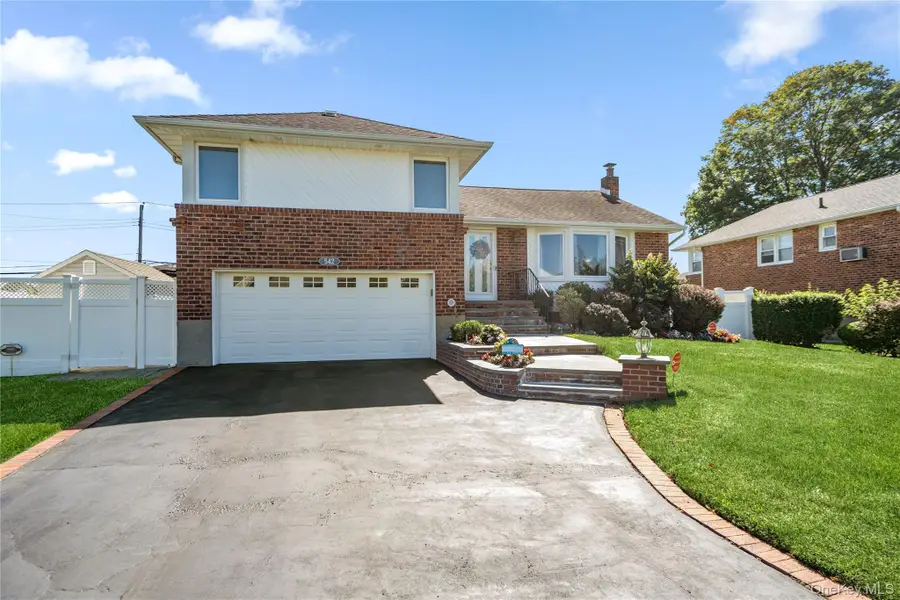 542 N Suffolk Avenue, Massapequa, NY 11758 - #2