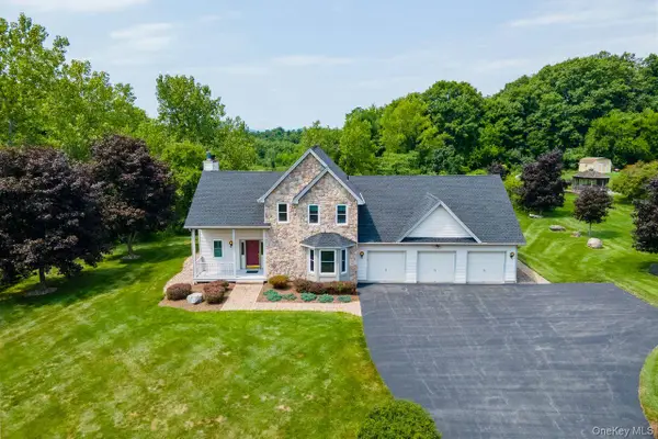 25 Rachel Rd, Pleasant Valley, NY 12569