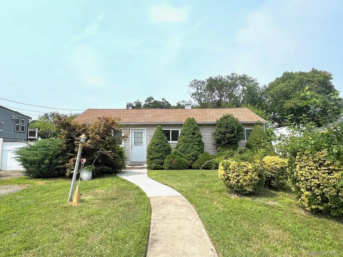 1656 N Thompson Drive, Bay Shore, NY 11706 - #1