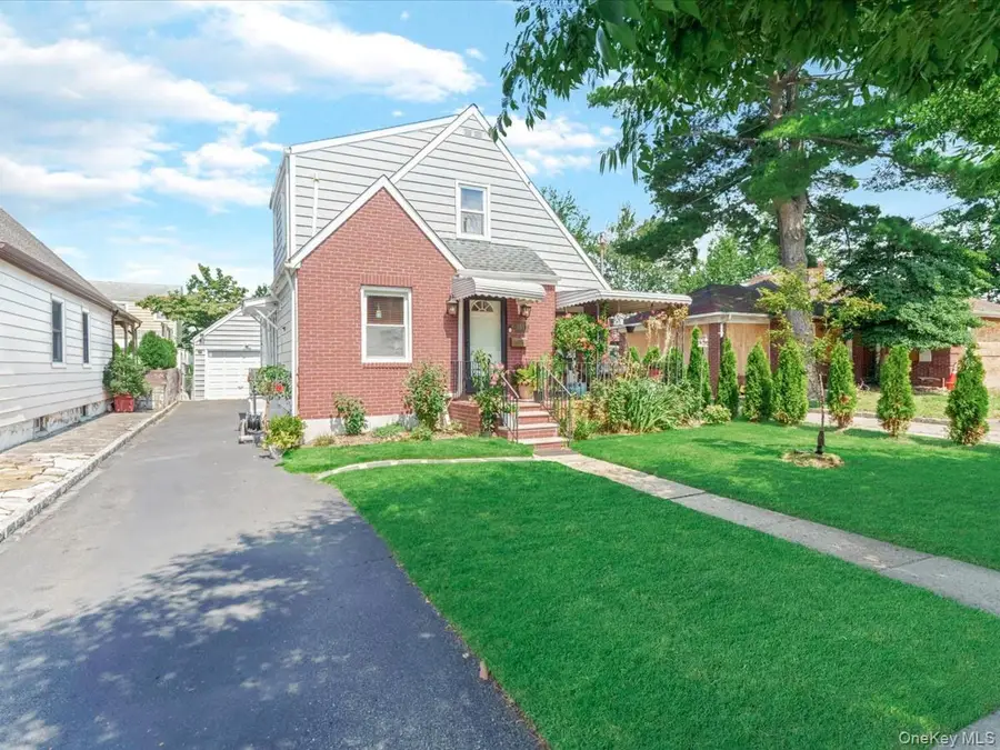 1517 Falmouth Avenue, New Hyde Park, NY 11040 - #2