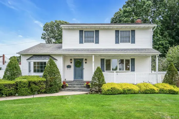 7 Tomkins Court, Commack, NY 11725