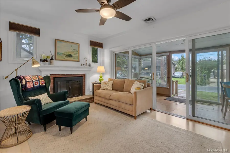 10 Mineola Court, Hampton Bays, NY 11946 - #3