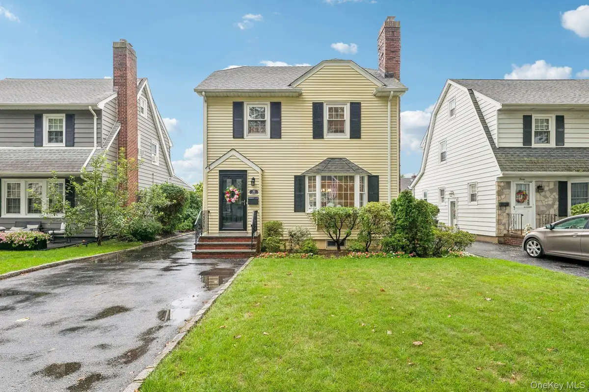 32 Cambridge Avenue, Garden City, NY 11530 - #1