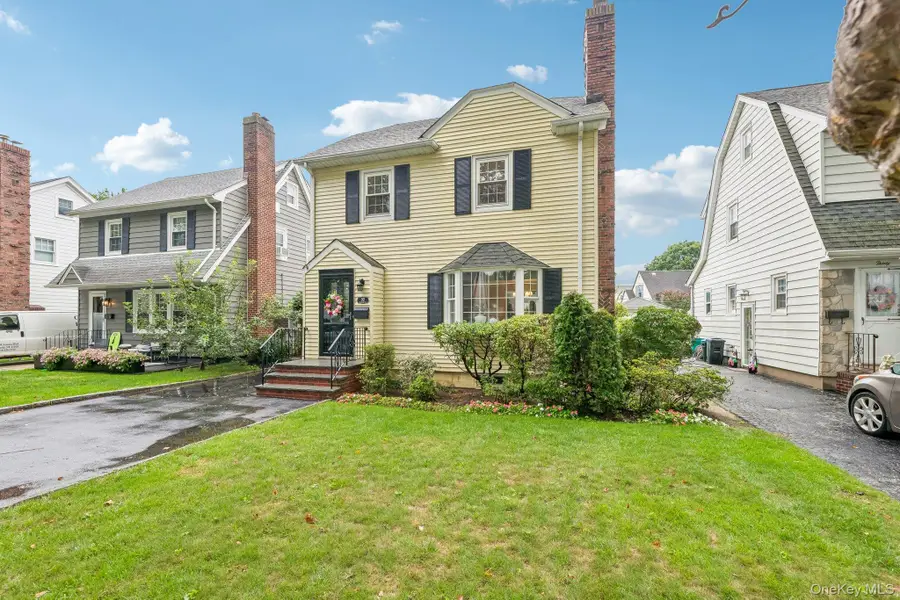 32 Cambridge Avenue, Garden City, NY 11530 - #3
