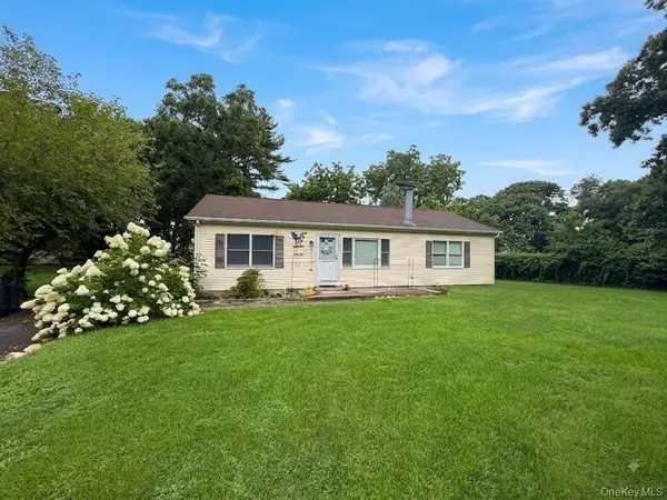 72 Locust Avenue, Oakdale, NY 11769