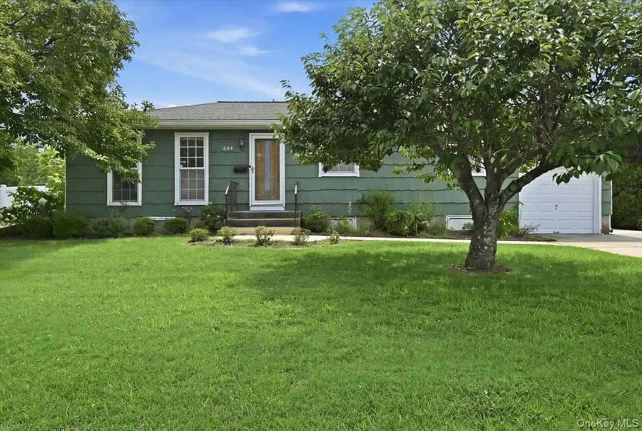 244 Neptune Avenue, West Babylon, NY 11704 - #2