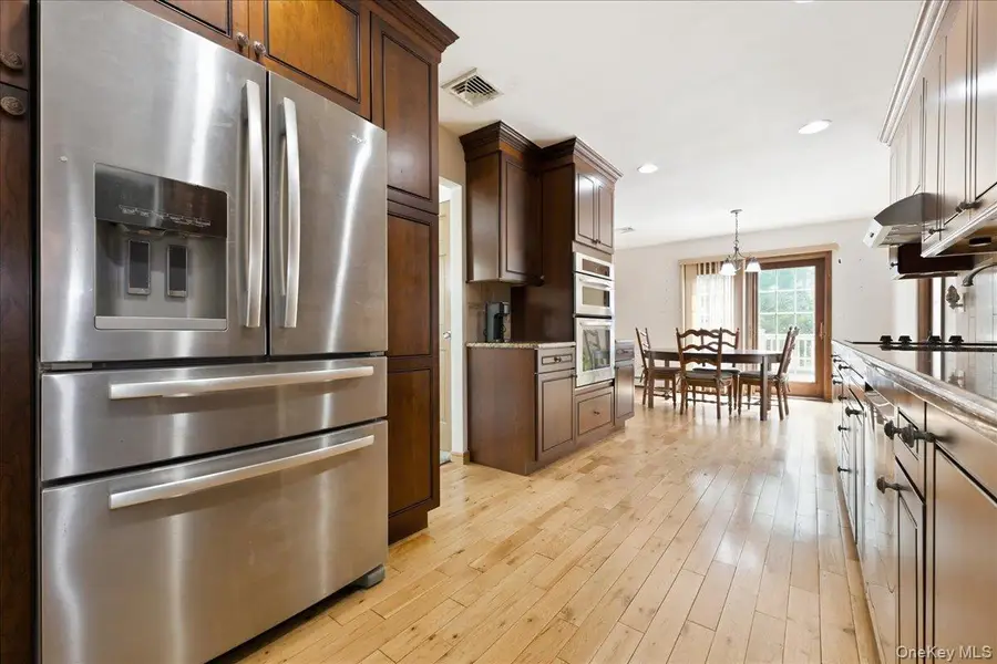 244 Neptune Avenue, West Babylon, NY 11704 - #3