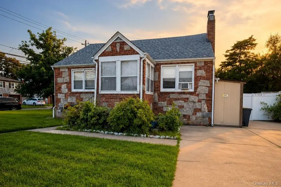 4 Brown Street, West Babylon, NY 11704 - #2