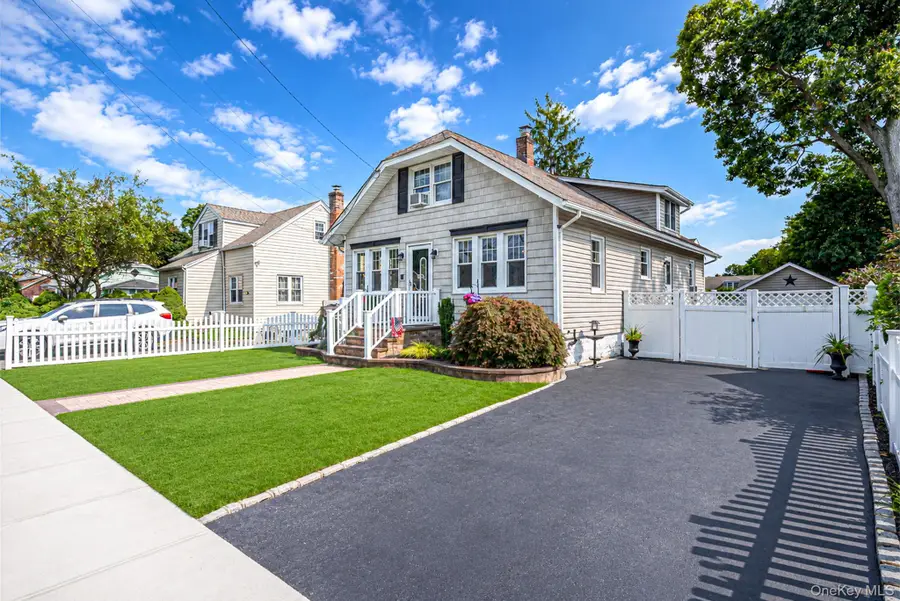 14 Andrew Avenue, Islip Terrace, NY 11752 - #3