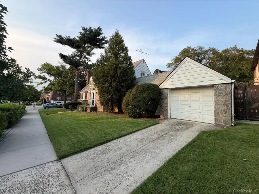 185-02 69th Avenue, Fresh Meadows, NY 11365 - #3