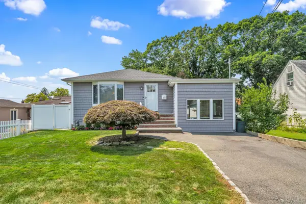 257 N Alleghany Avenue, Lindenhurst, NY 11757