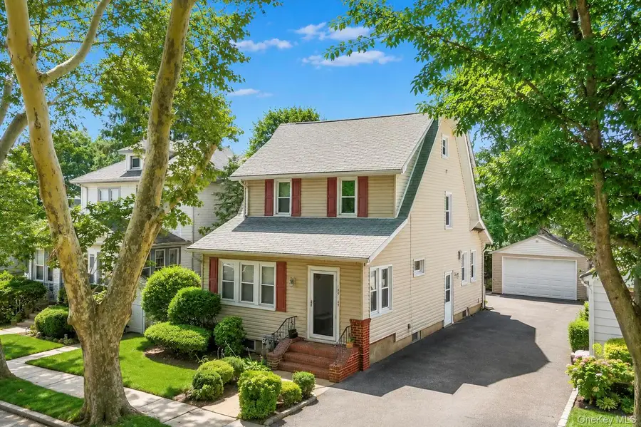 139 N 11th Street, New Hyde Park, NY 11040 - #2
