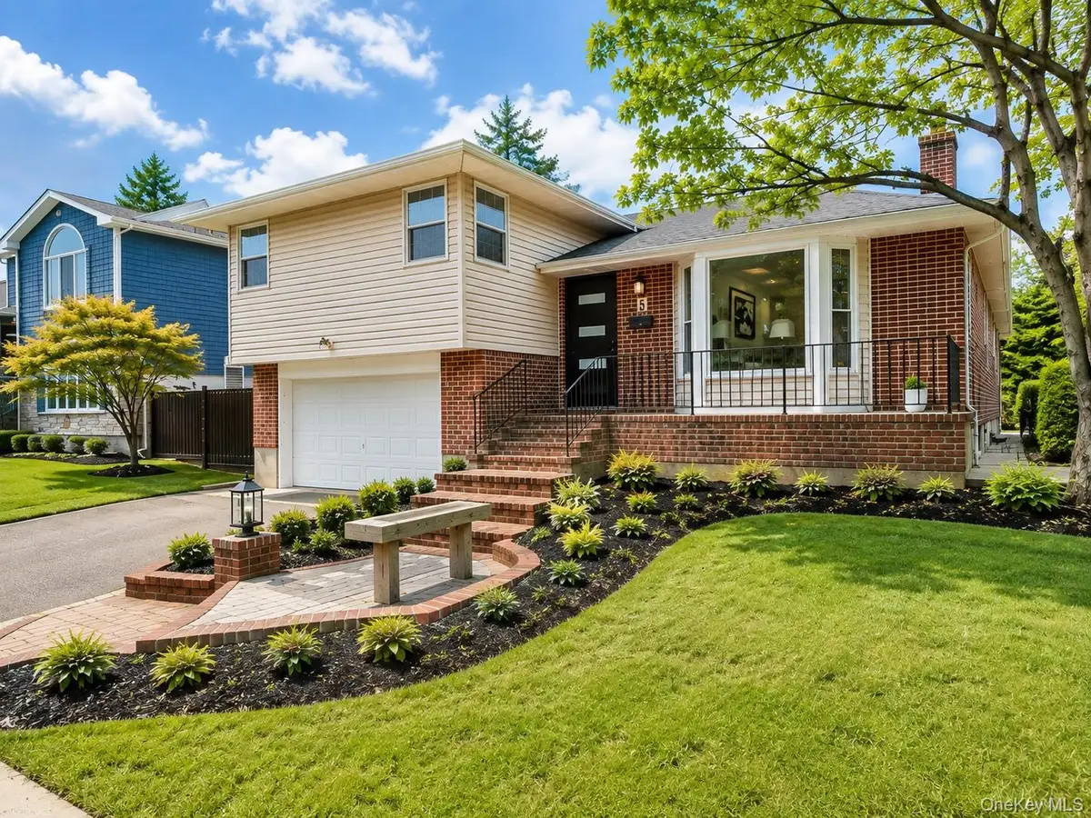 5 Warren Place, Plainview, NY 11803 - #1