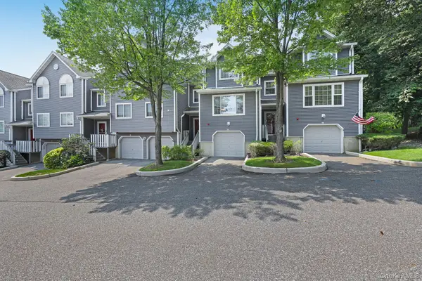 25 Skyline Terrace, Nanuet, NY 10954