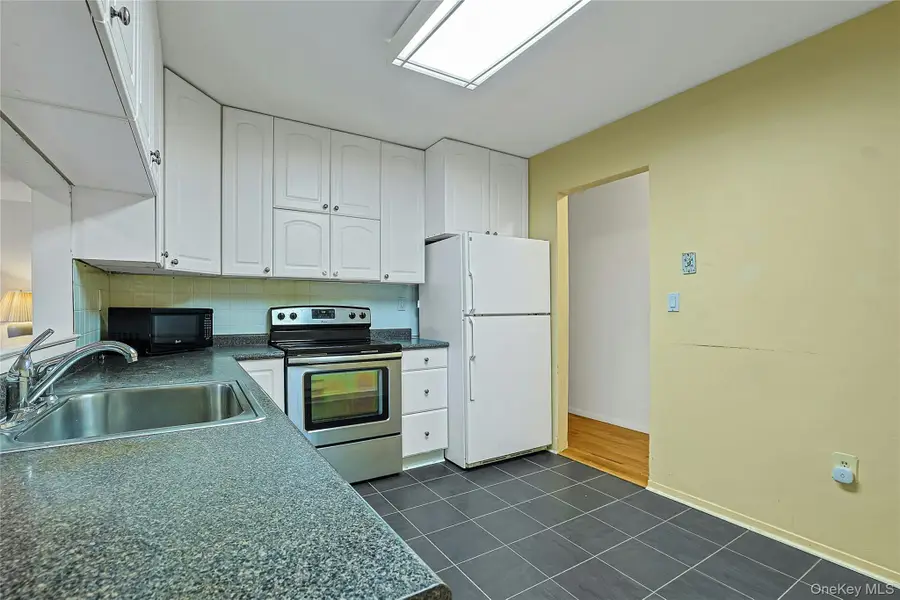 688 Sierra Vista Lane, Valley Cottage, NY 10989 - #3