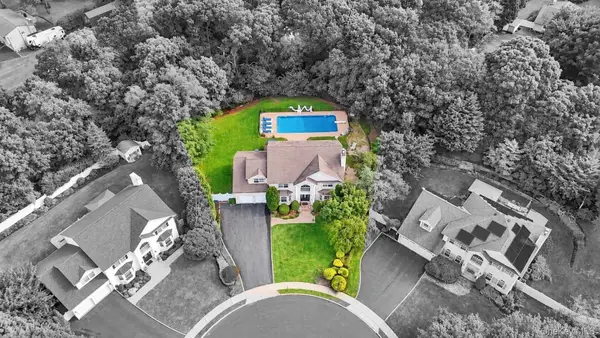5 Sky View Court, Hauppauge, NY 11788