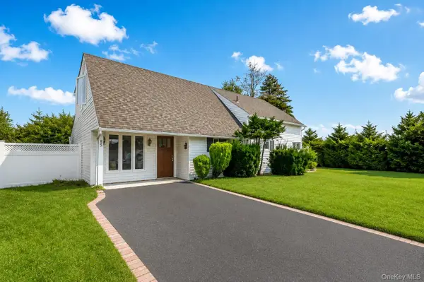 85 Twin Lane N, Wantagh, NY 11793