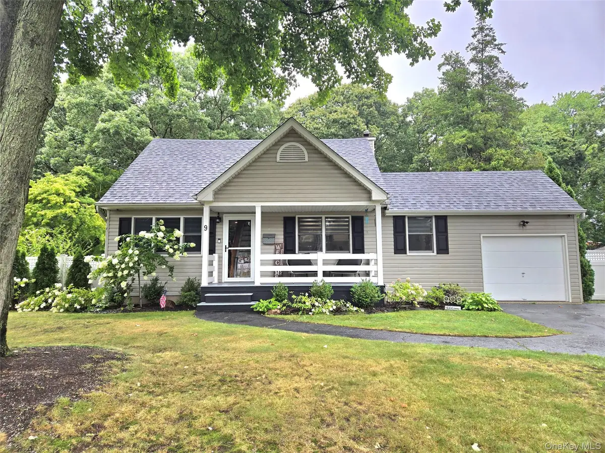 9 Runyon Street, Bay Shore, NY 11706 - #1