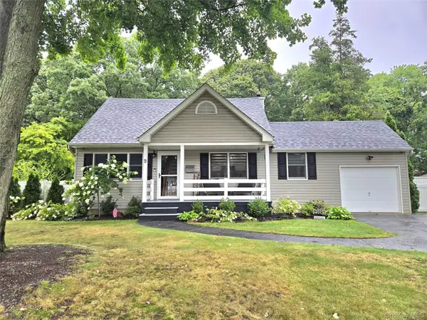 9 Runyon Street, Bay Shore, NY 11706