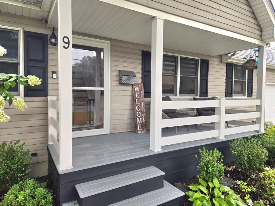 9 Runyon Street, Bay Shore, NY 11706 - #3
