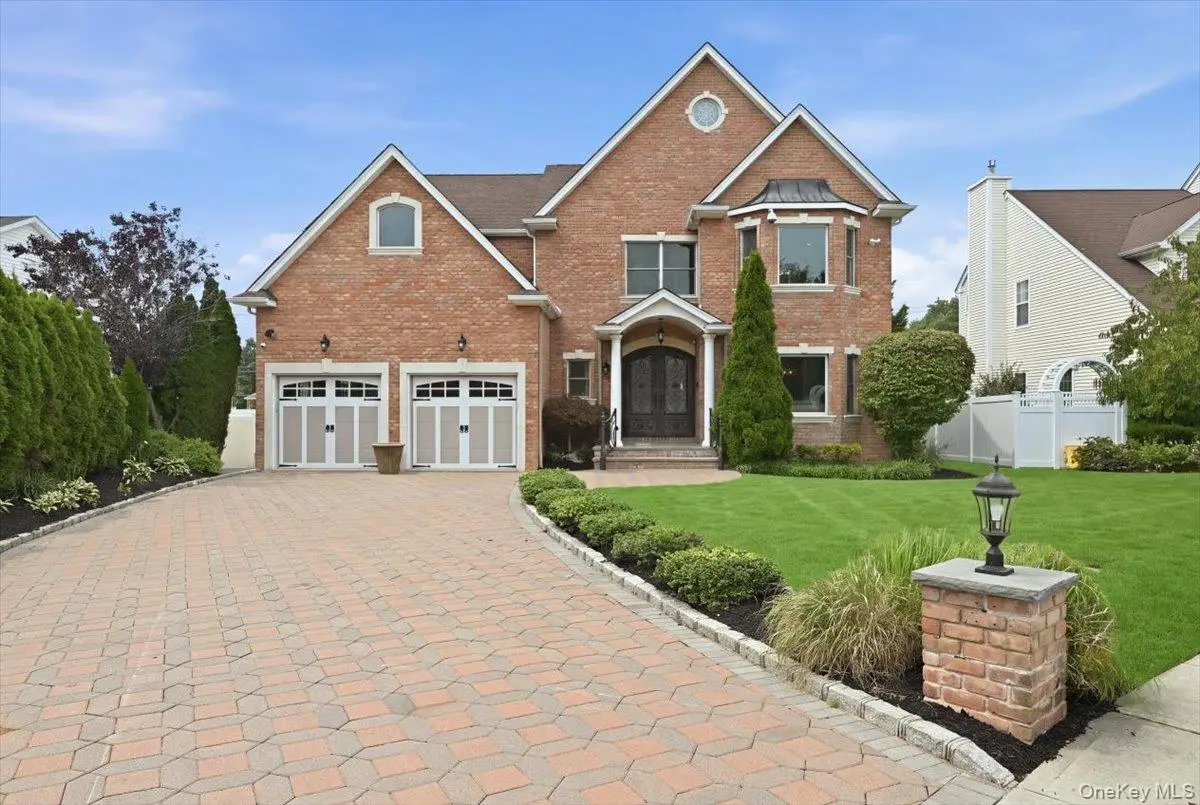 4 Corin Court, Syosset, NY 11791 - #1