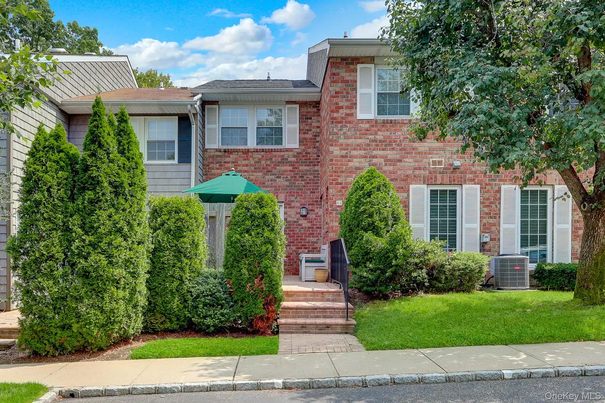 11 Clubhouse Court, Woodbury, NY 11797 - #1